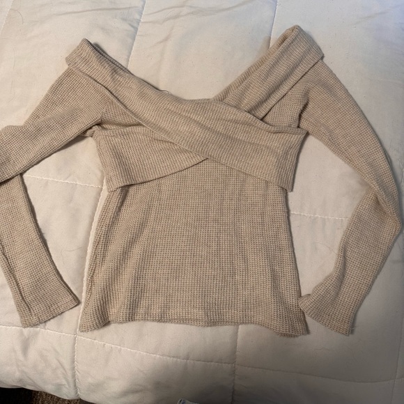 Lulus off the shoulder tan waffle shirt, new with tags - Picture 2 of 2